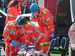 Une équipe d'ambulanciers-secouristes italiens lors d'un exercice (2010).