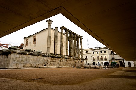 Côté ouest et façade arrière.