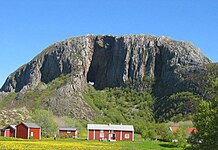 Torghatten i maj 2007 sett från sydväst.