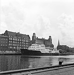 Öresundsbolagets ”stora båt” Absalon, fotograferad vid Skeppsbron i Malmö, 1956.