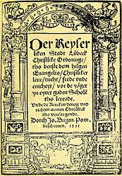 Der Keyserliken Stadt Lübeck Christlike Ordeninge/ tho denste dem hilgen Evangelio/ Christliker leve/ tucht/ frede unde enicheyt/ vor de yöget yn eyner guden Schole[n] tho lerende. Unde de Kercken denere und rechten armen Christlick tho vorsorgende. Dorch Jo. Bugen. Pom. beschreven. 1531. Translates as 'The Imperial City of Lübeck's Christian Ordinance at the service of the Holy Gospel of Christian life, discipline, peace and unity, to teach the youth in a good school, and to provide Christianly for the church servants and the righteous poor. Written by Johannes Bugenhagen the Pomeranian, 1531'.