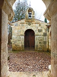 Façade néo-romane de l'édifice.