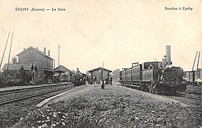 La gare en 1910. A gauche, les voies de la Compagnie du Nord, à droite celles du Vélu-Bertincourt