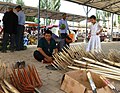 Ratrillos hechos a mano a la venta en el mercado de Kashgar, China, en 2011