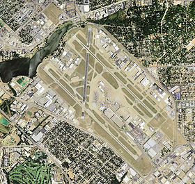 Vue aérienne de l'aéroport de Dallas Love Field en 2006.