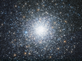 M75 en lumière visible par le télescope spatial Hubble.