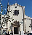 Photographie de la façade d'une église.