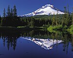 Monte Hood reflejado en el lago Trillium, Oregón, Estados Unidos.