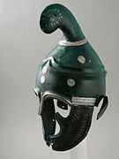 フリュギア式兜またはトラキア式兜。紀元前4世紀。ローマ帝国時代ころまで使われた。