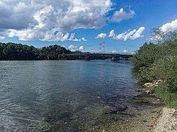 Vue du détroit que constitue la Rivière Salée.