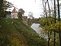 La rivière Mēmele près du château.