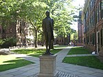 Nathan Hale står sedan 1914 staty på Yale Universitys campus.[11] Det är en av flera statyer av honom över hela USA.[12]