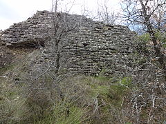 Un pan de mur à l’ancien hameau.