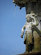 Saint-Jean-du-Doigt : fontaine monumentale (1691).