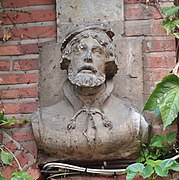 Bust at the Hôtel Pierre de Saint-Etienne (reuse of a previous Renaissance building).