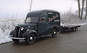 Utilitaire Chevrolet CG 1937, avec carrosserie d'un autre constructeur.