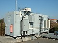 NTTドコモ携帯電話の基地局根元にある無線装置の建家（2003年12月撮影）