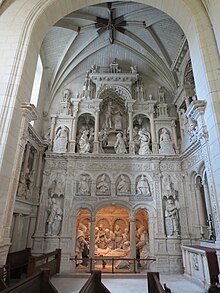 Photographie intérieure montrant l'élévation du transept.
