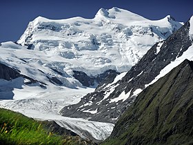 Vue du Grand Combin et du glacier de Corbassière depuis le nord.