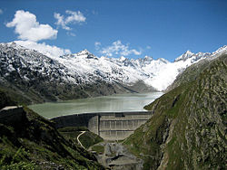 Oberaarsee on kapea patojärvi.