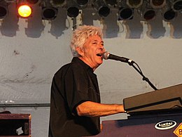 McLagan performing with the Bump Band in 2006