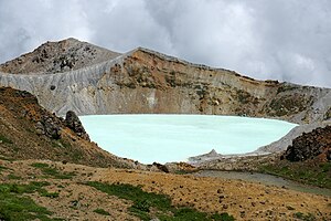 草津白根山の湯釜