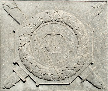 Bas-relief de la face ouest : Fortuna sequatur.