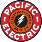 Logo du réseau Pacific Electric : on voit un cercle rouge avec les mots « confort, vitesse et sécurité » (en anglais).