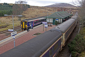 Zugkreuzung des Caledonian Sleeper mit einem Gegenzug