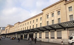 Façade donnant sur la place de Cornavin.