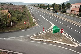 La gare de Salelles-du-Bosc et l'échangeur no 56 de l'A75 (2013).