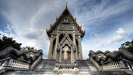 Wat Kaeo Fa, a Buddhist temple in the subdistrict