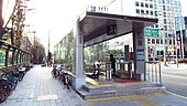 Gerbang masuk stasiun Seoul Subway