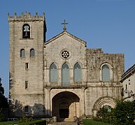 Construido en 1057, se cree que el monasterio benedictino de Vilar de Frades se fundó en 566 d.C.