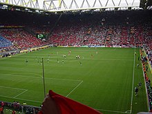 Photographie d'un stade pendant un match