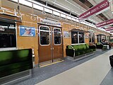 8006Fの車内　他の編成とは内装が異なる