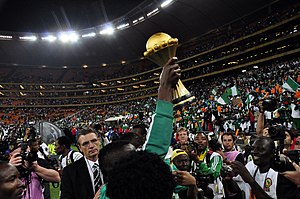 la selección de Nigeria celebra el título del torneo