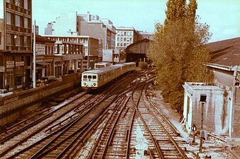 7th batch trainset at Piraeus station in 1979