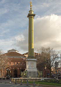 La colonne Dupuy et la Halle aux grains.