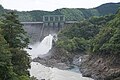 放水中の風屋ダム