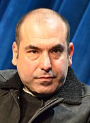 Rick Hoffman incarne Louis Litt