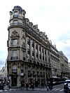 בניין פינתי בסגנון אוסמני ברחוב ראומור. מראה אופייני של שדרה לאחר תוכנית אוסמן להתחדשות פריז