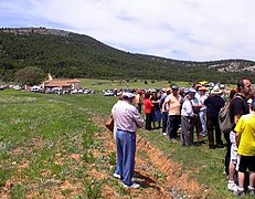 Detalle de la procesión de Pentecostés en la ermita de Santerón, Algarra (Cuenca), desde la «Mesa de la Virgen», año 2012.