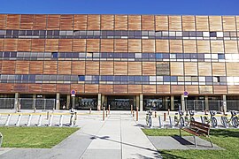 Entrée sur le parvis de l'Hôpital nord Franche-Comté.