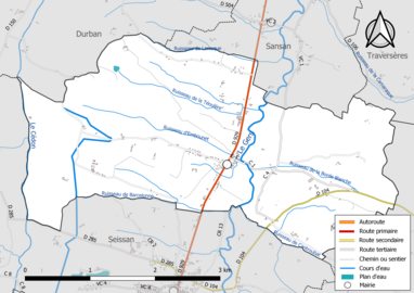 Carte en couleur présentant le réseau hydrographique de la commune