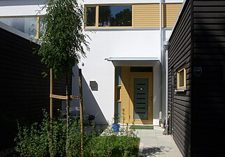 Barnmorskan 1, bostadsentré