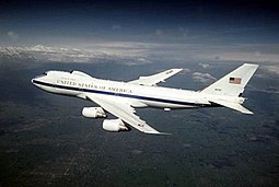 E-4B lennossa