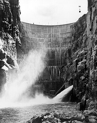 Buffalo Bill Dam vom Shoshone Canyon aus gesehen