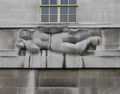 "הרוח הדרומית" (1928), אבן. רחוב ברודוואי מס' 55, לונדון