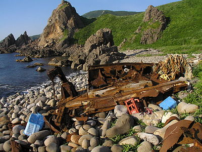 積丹半島西の河原の難破船